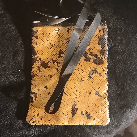 Cross Body Bag - Picture 3 of 3